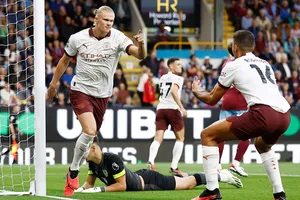 Erling Haaland sớm tái hiện hình ảnh ăn mừng bàn thắng quen thuộc ở mùa giải mới.