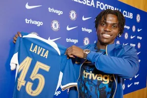 Chelsea đã hoàn tất việc ký hợp đồng với tiền vệ phòng ngự Romeo Lavia của Southampton.