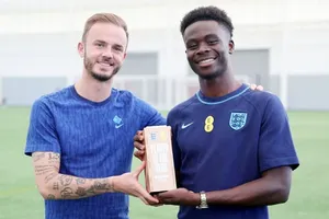 Tiền đạo Bukayo Saka năm thứ 2 liên tiếp được vinh danh Cầu thủ xuất sắc nhất năm của nước Anh. 