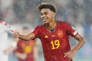 Lamine Yamal mừng kỷ lục cầu thủ ghi bàn trẻ nhất trong lịch sử đội tuyển nam Tây Ban Nha.