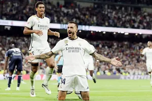 Real Madrid duy trì thành tích hoàn hảo khi ngược dòng thắng 2-1 trước Real Sociedad.