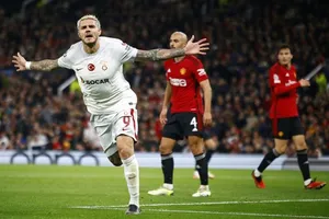 Man.United choáng váng trước Galatasaray khi thua 2-3 ngay trên sân nhà ở Champions League.