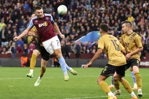 Đội trưởng John McGinn đánh đầu ghi bàn phút 90+4 giúp Aston Villa thắng Zrinjski Mostar.