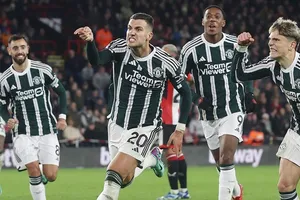 Diogo Dalot đảm bảo Man.United có thể tri ân huyền thoại Bobby Charlton vừa qua đời bằng một chiến thắng.