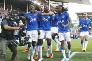 Everton cần phải tích lũy điểm số nhiều nhất có thể để đề phòng nguy cơ bị trừ 12 điểm.