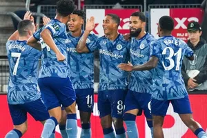 Aston Villa giành chiến thắng áp đảo 4-1 ngay trên sân AZ Alkmaar. 