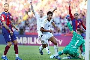 Jude Bellingham ghi cú đúp giúp Real Madrid ngược dòng đánh bại chủ nhà Barcelona 2-1.