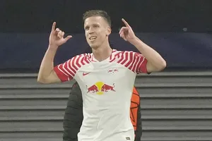 Dani Olmo liên tiếp chấn thương có thể khiến HLV Pep Guardiola cân nhắc về khả năng mang anh về Man.City.