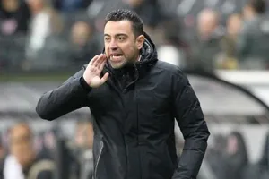 HLV Xavi Hernandez không hài lòng dù Barcelona thắng 1-0 tại Real Sociedad.