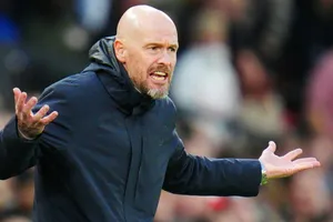 Áp lực đè nặng lên Erik ten Hag khi triều đại ở Old Trafford của ông ngày càng lún sâu vào khủng hoảng.