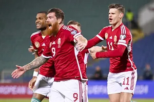 Hungary đảm bảo vị trí của mình tại vòng chung kết ở Đức khi hòa 2-2 tại Bulgaria.