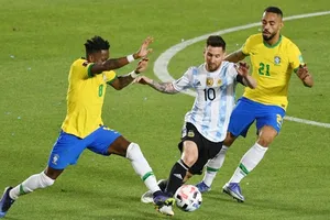 Brazil không chỉ lên phương án ngăn cản Lionel Messi và tuyển Argentina trình diễn.