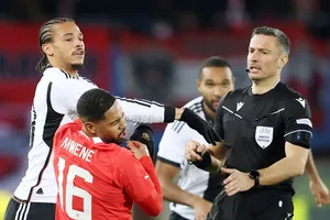 Leroy Sane bị đuổi khỏi sân khiến diễn biến càng trở nên tồi tệ hơn đối với tuyển Đức.