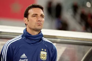 HLV Lionel Scaloni tự hỏi liệu ông có nên tiếp tục dẫn dắt đội tuyển Argentina hay không.