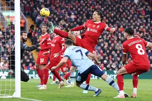 Virgil van Dijk tìm lại phong độ đã thiết lập lại sự vững chắc nơi hàng phòng ngự Liverpool.