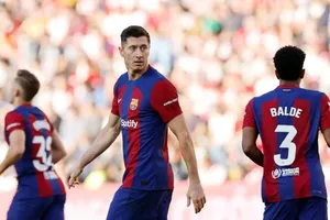 Barcelona cần một bàn phản lưới nhà c để cứu vãn trận hòa 1-1 tại Rayo Vallecano.
