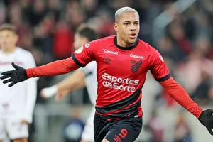 Tiền đạo Vitor Roque sẽ gia nhập Barcelona vào tháng Giêng.