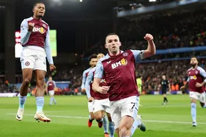 John McGinn giúp Aston Villa giành chiến thắng nghẹt thở 1-0 trước Arsenal.