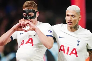 Richarlison và Dejan Kulusevski ghi bàn giúp Tottenham đánh bại chủ nhà Nottingham Forest 2-0.