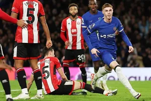 Cole Palmer mở tỷ số giúp Chelsea đánh bại Sheffield United 2-0 tại Stamford Bridge.