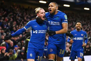 Mykhailo Mudryk gỡ hòa và Christopher Nkunku ra mắt để giúp Chelsea vào bán kết.