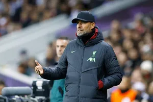 HLV Jurgen Klopp cầu nguyện để cuộc khủng hoảng chấn thương không lan rộng ở Liverpool.