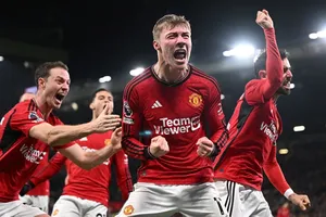 Rasmus Hojlund ghi bàn ở Premier League để giúp Man.United thắng ngược Aston Villa 3-2.