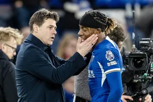 HLV Mauricio Pochettino thách thức cầu thủ Chelsea noi gương người hùng Noni Madueke.