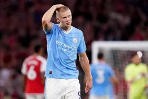 HLV Pep Guardiola “chỉ hy vọng” Erling Haaland có thể trở lại thi đấu trong tháng Giêng.