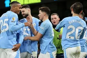 Sau một năm vĩ đại nhất trong lịch sử Man.City các cầu thủ của HLV Pep Guardiola vẫn khao khát cao độ.