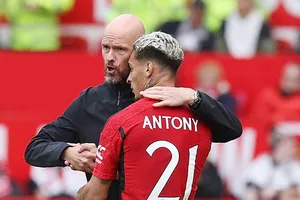 HLV Erik ten Hag tin rằng Antony sa sút là vì ảnh hưởng bởi các vấn đề bên ngoài sân.