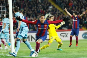 Tiền đạo trẻ Vitor Roque ghi bàn thắng đầu tiên giúp Barcelona thắng 1-0 trước Osasuna.