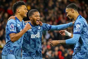 Aston Villa đè bẹp chủ nhà Sheffield United 4-0 và trở lại tốp 4.