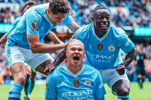 Erling Haaland tỏ ra kích động khi ghi bàn đầu tiên sau nhiều tháng nghỉ thi đấu vì chấn thương.