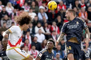 Real Madrid bất ngờ bị chủ nhà Rayo Vallecano cầm hòa 1-1 vào Chủ nhật.