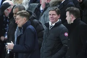 Tân HLV Oliver Glasner chứng kiến Crystal Palace hòa 1-1 tại Everton.