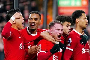 Liverpool phản công mạnh mẽ trong hiệp hai ghi 4 bàn và giành chiến thắng 4-1 trước Luton.