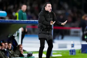 HLV Xavi Hernandez cảm thấy Barcelona non nớt khi bị Napoli cầm hòa 1-1.