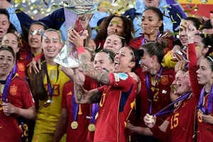 Tây Ban Nha đánh bại Pháp 2-0 để giành chức vô địch Nations League nữ trong kỳ giải đầu tiên tổ chức.