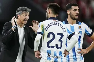 HLV Imanol Alguacil của Real Sociedad tự tin đội có cơ hội đánh bại PSG để vào tứ kết.