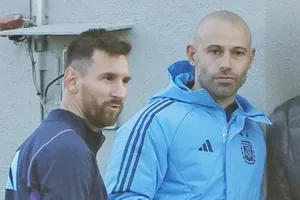 HLV tuyển U23 Argentina Javier Mascherano xác nhận mời Lionel Messi dự Thế vận hội Paris.