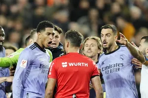 Jude Bellingham bị treo giò 2 trận sau chiếc thẻ đỏ cuối trận hòa 2-2 tại Valencia vì lỗi phản ứng.