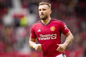 Hậu vệ trái Luke Shaw may mắn lắm chỉ chơi một vài trận cuối của mùa giải cho Quỷ đỏ.