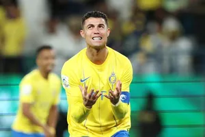Cristiano Ronaldo thất vọng khi Al-Nassr bị loại khỏi tứ kết AFC Champions League.