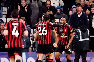 Bournemouth có màn ngược dòng lịch sử dù thua trước 3 bàn nhưng vẫn thắng ngược 4-3.
