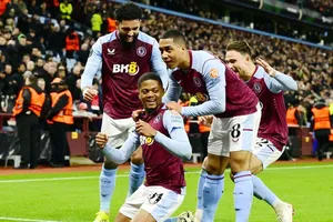 Aston Villa thắng 4-0 trước Ajax qua đó giành suất vào tứ kết cho đội bóng của HLV Unai Emery.