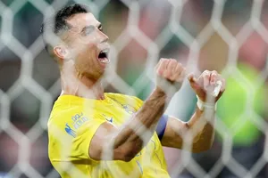 Cristiano Ronaldo ghi bàn thắng thứ 50 cho Al Nassr trong chiến thắng 1-0 trước Al Ahli.