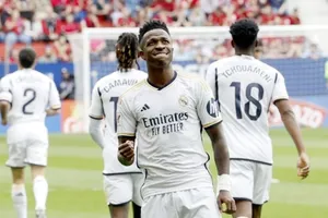 Vinicius Junior ghi hai bàn để giúp Real Madrid giành chiến thắng áp đảo 4-2 trên sân Osasuna.