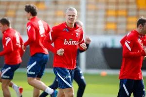 Erling Haaland khẳng định vẫn ổn trước thông tin anh dính chấn thương khi tập luyện cùng tuyển Na Uy.