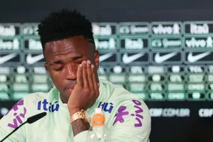 Vinicius Junior rơi nước mắt khi nói về những hành vi lăng mạ và phân biệt chủng tộc phải chịu đựng ở Tây Ban Nha.